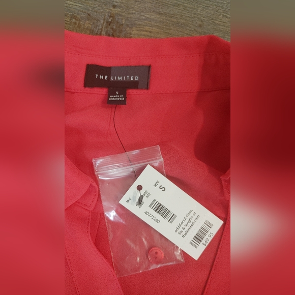 ❤️ Hot pink button down blouse🌸 - Picture 7 of 11